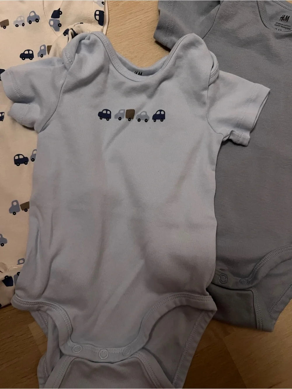 H&M Blue, Light Blue & Cream Car Print Baby One-Piece Bodysuit Set